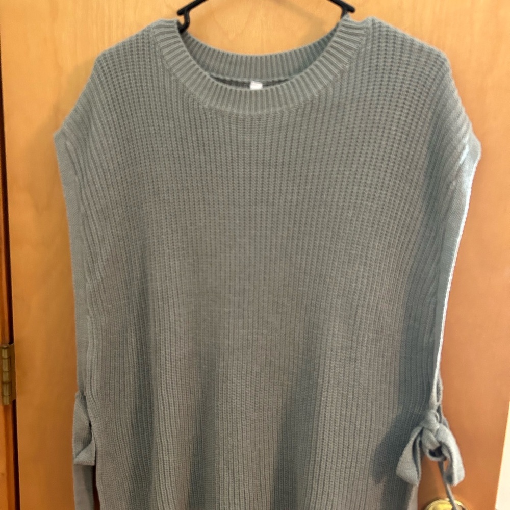 Women's Short Sleeve Poncho / Knit Sweater with Side Tie - Grayish Green